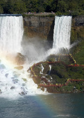 Niagara Falls - American Falls und Bridalveil Falls der Niagara Faelle