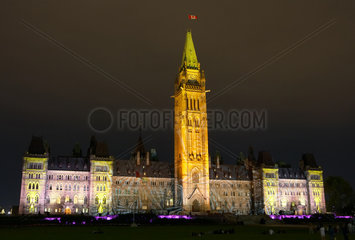 Ottawa - Das Parlamentsgebaeude am Parliament Hill bei Nacht