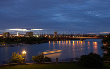 Ottawa - Blick ueber den Ottawa River nach Gatineau in Quebec
