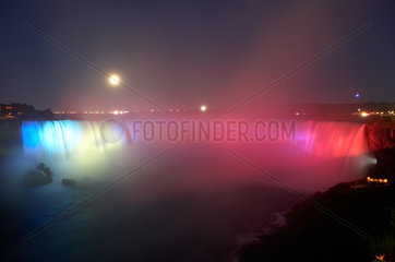 Niagara Falls - Die Horseshoe Falls beleuchtet bei Nacht mit Vollmond