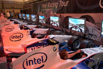 Leipzig - Messestand von Intel mit Formel 1 Wagen auf der Games Convention