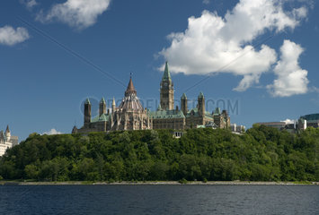 Ottawa - Blick ueber den Ottawa River zum Parliament Hill