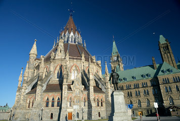 Ottawa - Library of Parliament und Parliament Building