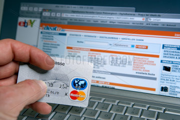 Banking und Kreditkartenzahlung per Computer