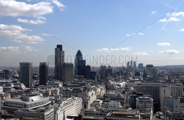 London - Blick ueber die Innenstadt zum Finanzdistrikt
