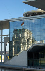 Berlin - Parlamentsarchitektur im Regierungsviertel