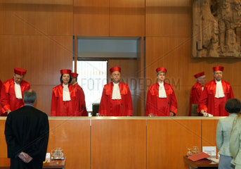 Karlsruhe  die Bundesverfassungsrichter im Verhandlungssaal