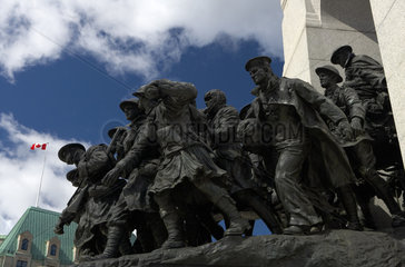 Ottawa - Confederation Square mit dem nationalen Kriegerdenkmal