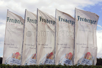 Dresden  Fahnen mit dem Freiberger Premium-Pils Logo im Wind