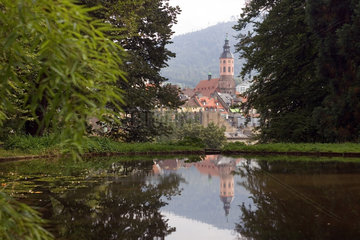 Baden-Baden  Blick vom Michaelsberg ueber den Solmssee auf die Altstadt mit Stiftskirche