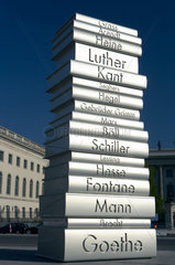 Berlin - Buecherstapel als Skulptur im Rahmen des Projekts Land der Ideen