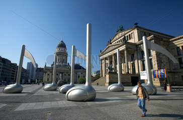 Berlin - Musiknoten als Skulpturen im Rahmen des Projekts Land der Ideen
