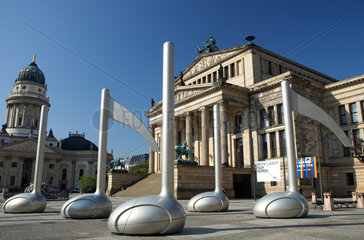 Berlin - Musiknoten als Skulpturen im Rahmen des Projekts Land der Ideen