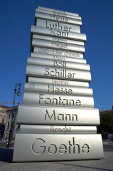 Berlin - Buecherstapel als Skulptur im Rahmen des Projekts Land der Ideen