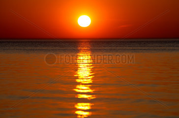Sonnenuntergang an der Ostsee von der Insel Poel aus gesehen