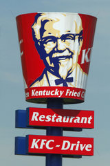 Saarbruecken  Werbeschild der Fastfoodkette Kentucky Fried Chicken