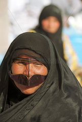 Verschleierte Frau im Emirat Dubai