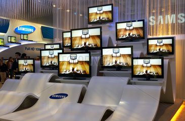 Flachbildschirme am Messestand von Samsung auf der IFA