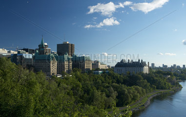 Ottawa - Blick zum obersten Gerichtshof und dem Nationalarchiv
