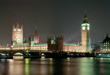 London - Houses of Parliament und Big Ben bei Nacht