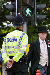 Royal Ascot  Polizist achtet auf die Einhaltung der Verkehrsregeln