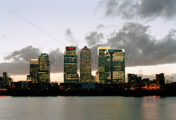 London - Finanzzentrum Canary Wharf am Abend