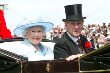 Royal Ascot  Ihre Koenigliche Hoheit Queen Elisabeth und ihr Mann The Prince Duke of Edinburgh im Portrait
