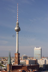 Fernsehturm und Alexanderplatz in Berlin-Mitte