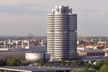 Muenchen  Blick auf die BMW Zentrale