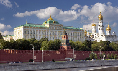 Moskau  die Fassade des Kreml
