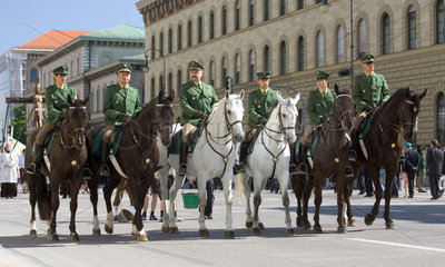 Muenchen - Eine Reiterstaffel der Bayerischen Polizei
