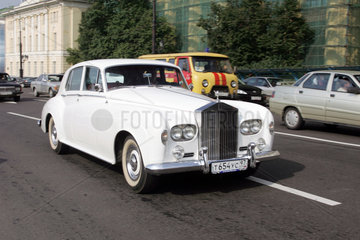 Moskau  ein Rolls-Royce auf der Strasse