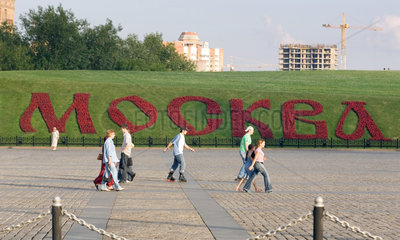 Moskau  Schriftzug -Moskau- auf dem Platz des Sieges