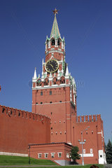Moskau  der Erloeser-Torturm im Sonnenlicht