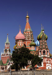 Moskau  die Basiliuskathedrale im Sonnenlicht