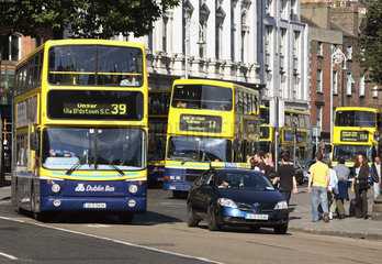Dublin  Busse der Verkehrsgesellschaft Dublin Bus in der Innenstadt