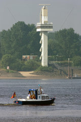 Hamburg  Freizeitboot auf der Elbe