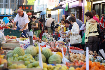 Dublin  Menschen auf einem Wochenmarkt