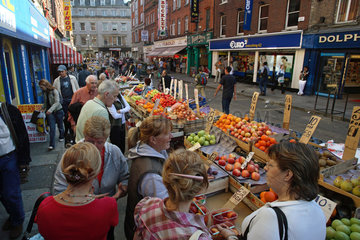 Dublin  Menschen auf einem Wochenmarkt