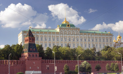 Moskau  die Fassade des Kreml