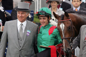 York  der Aga Khan (links) und Jockey Christophe Soumillon mit Pferd Valixir im Portrait