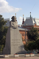 Moskau  das Karl-Marx Denkmal auf dem Theaterplatz