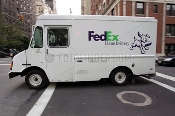 New York  Lieferwagen von FedEx auf der Strasse