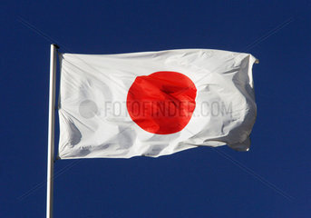 Symbolfoto  Nationalflagge von Japan im Wind