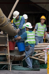 Hong Kong  Bauarbeiter auf einer Baustelle