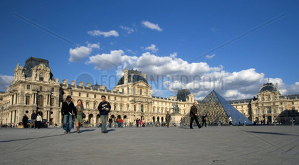 Paris  der Louvre