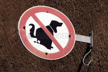 Symbolfoto  Schild Hundekot verboten