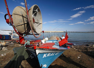 Trabzon  blaues Fischerboot am Strand