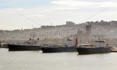 Trabzon  Frachtschiffe im Hafen