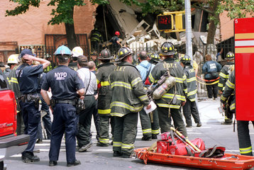 New York  USA  Feuerwehr  Rettungskraefte und Polizei im Einsatz in Manhattan